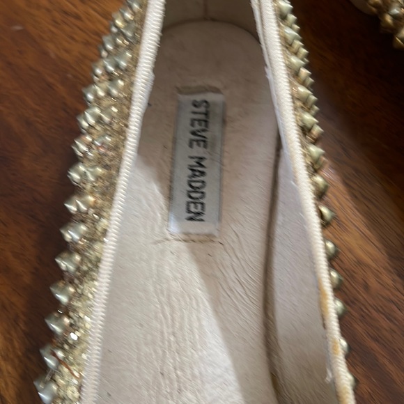 Never worn COPY - Steve Madden size 10 Gold sparkle with gold spikes flat shoes - Picture 3 of 4